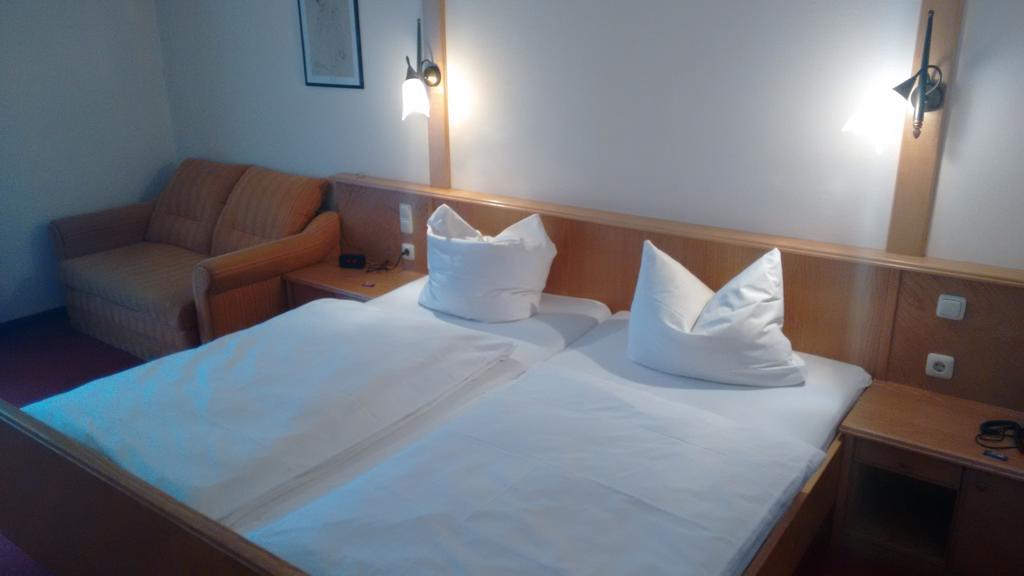Altstadt- Und Businesshotel Pfaubraeu - Brauereigasthof - Fruehstuecksbuffet - Kostenfreie Radgarage - Hunde Willkommen Trostberg an der Alz Bagian luar foto